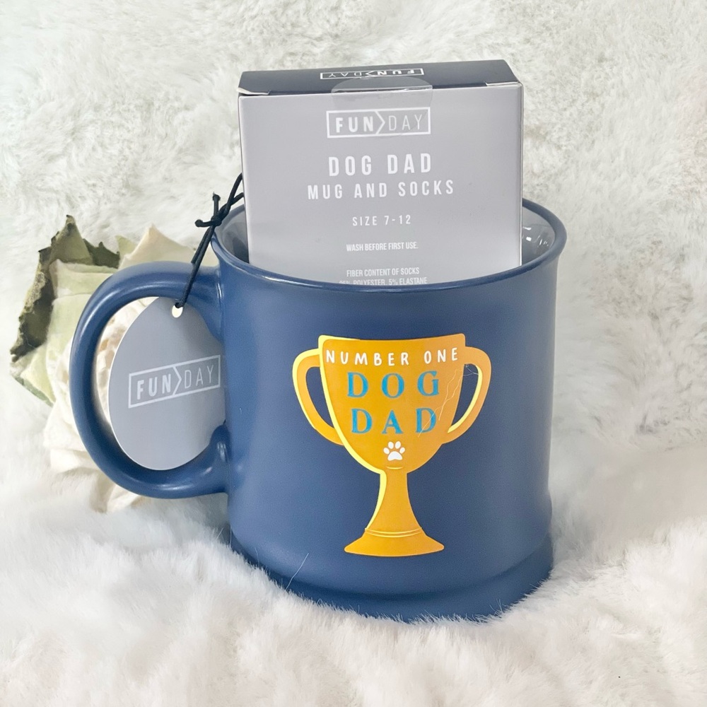 New with tags “NUMBER ONE DOG DAD🐾” Mug and Socks Set. Blue mug w/gold trophy